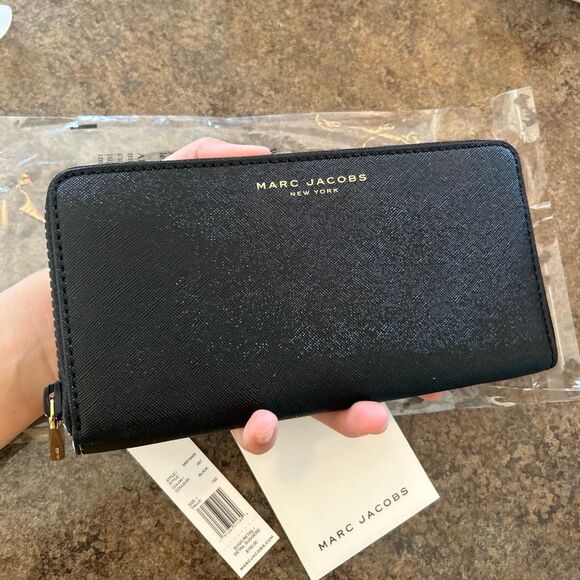NWT Marc Jacobs All Around Zip Large Wristlet Black - Picture 9 of 9